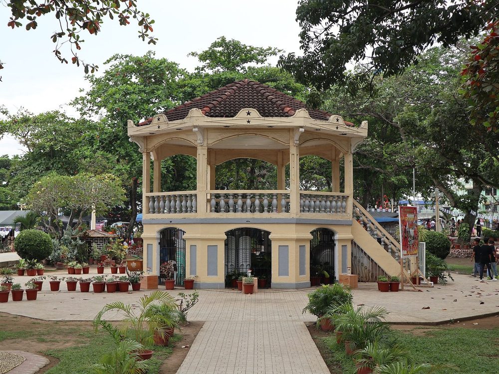 The bandstand kiosk at Oroquieta City Plaza