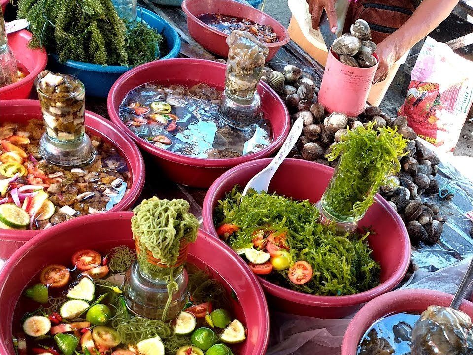 Fresh seafood and local delicacies at the Sunday tabuan in Oroquieta