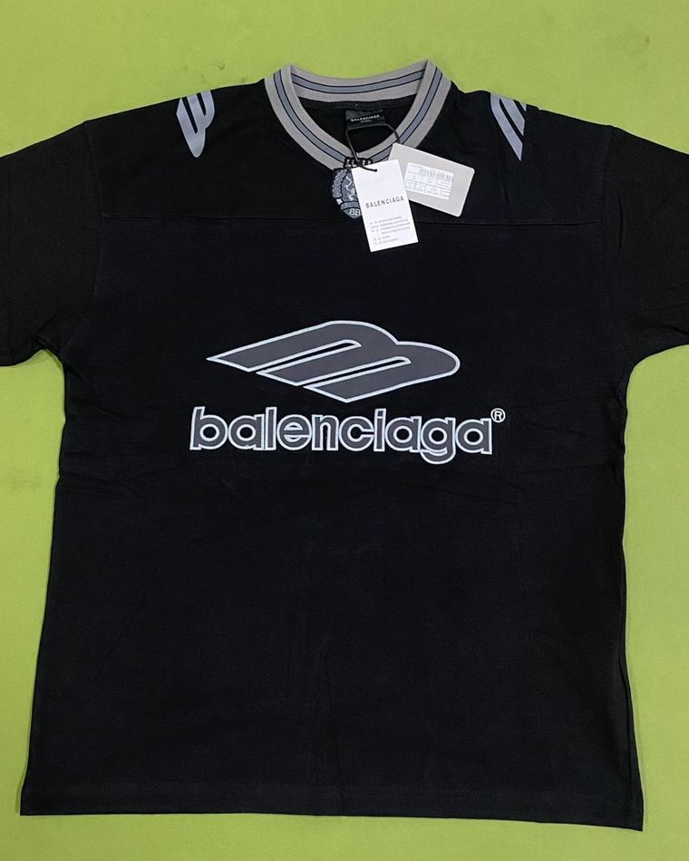 Black mesh jersey with a ribbed grey collar